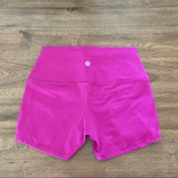 Lululemon shorts size 4 - Picture 1 of 1